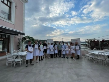 Yunus Emre Enstit&uuml;s&uuml; T&uuml;rk k&uuml;lt&uuml;r&uuml;n&uuml; d&ouml;rt farklı tematik yaz okulu ile tanıttı
