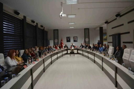 Yunus Emre Enstit&uuml;s&uuml; ve İstanbul İl Milli Eğitim M&uuml;d&uuml;rl&uuml;ğ&uuml;, T&uuml;rkiye ile Romanya arasında dil ve k&uuml;lt&uuml;r k&ouml;pr&uuml;leri kuruyor
