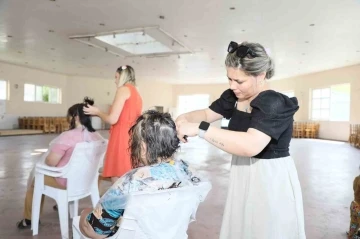 Yunusemre&rsquo;de &uuml;cretsiz kuaf&ouml;r hizmeti &Uuml;&ccedil;pınar Mahallesi&rsquo;nde devam etti
