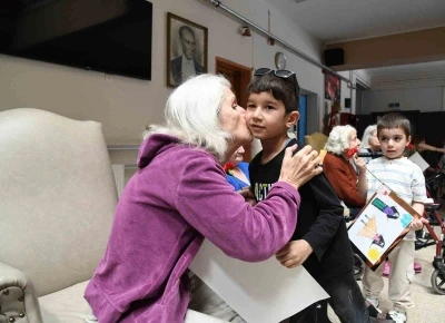 Yunusemreli minikler Anneler G&uuml;n&uuml;&rsquo;n&uuml; kutladı
