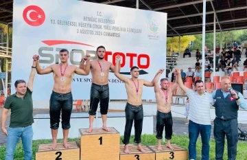 Yunusemreli pehlivanlardan iki g&uuml;m&uuml;ş madalya
