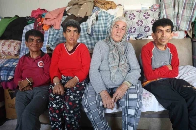 &rsquo;Y&uuml;reğim yanıyor&rsquo; diyerek burukluğunu anlatan fedakar anne, 3 engelli &ccedil;ocuğuna yıllardır g&ouml;z&uuml; gibi bakıyor
