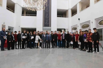 Yurt dışında stajlarını tamamlayan Yoncalı MTAL &ouml;ğrencilerine belgeleri verildi
