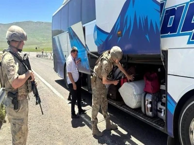 Yurt genelinde 446 d&uuml;zensiz g&ouml;&ccedil;men yakalandı