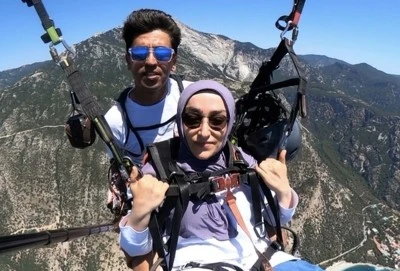 Y&uuml;r&uuml;me engelli M&uuml;nife, yama&ccedil; paraş&uuml;t&uuml; ile u&ccedil;ma hayalini ger&ccedil;ekleştirdi