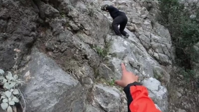 Y&uuml;r&uuml;y&uuml;şe &ccedil;ıktıkları dağda mahsur kaldılar, yardımlarına JAK ve AFAD ekibi yetişti