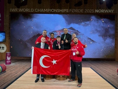 Yusuf Fehmi Gen&ccedil;, D&uuml;nya Halter Şampiyonası&rsquo;nda bronz madalya kazandı