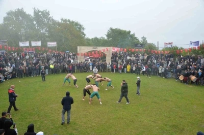 Yusuflu&rsquo;da yağmur altında Hıdırellez ve karakucak coşkusu
