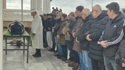Y&uuml;z gerdirme ameliyatı hayatından etti