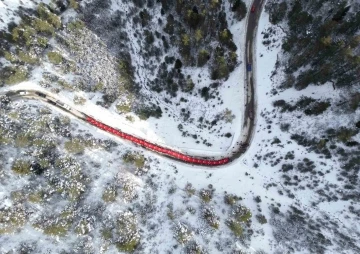 Y&uuml;zlerce kişi Zigana Dağı&rsquo;nda Sarıkamış Şehitleri i&ccedil;in y&uuml;r&uuml;d&uuml;
