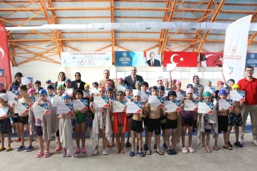 Y&uuml;z&uuml;c&uuml;ler belgelerini aldı
