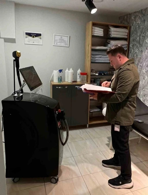 Zabıta ekipleri g&uuml;zellik merkezlerini denetledi
