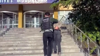  Zehir tacirleri polisten ka&ccedil;amadı