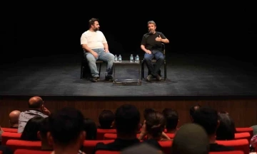 Zeki Demirkubuz GA&Uuml;N &ouml;ğrencileriyle bir araya geldi
