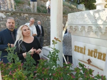 Zeki M&uuml;ren, kabri başında anıldı