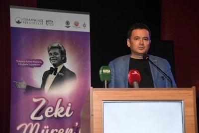 Zeki M&uuml;ren Osmangazi&rsquo;de en sevilen şarkılarıyla anıldı 