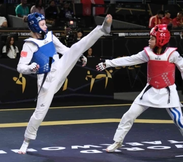 Zeliha Ağrıs ve Hakan Re&ccedil;ber, şampiyonayı tamamladı
