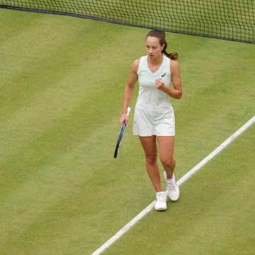Zeynep S&ouml;nmez Wimbledon&rsquo;da elemelerin final turuna y&uuml;kseldi
