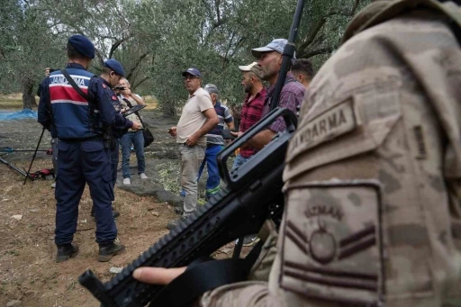 Zeytin bah&ccedil;elerine komando koruması
