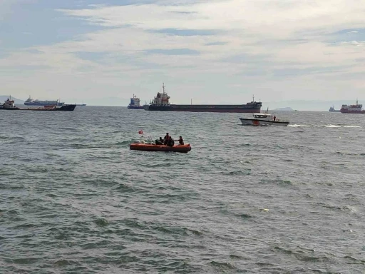 Zeytinburnu&rsquo;nda iskeleden denize atlayan &ccedil;ocuk boğuldu: Annesi sinir krizi ge&ccedil;irdi
