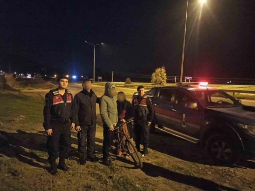 Zihinsel engelli kayıp &ccedil;ocuğu jandarma buldu