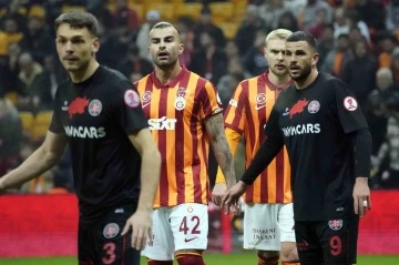 Ziraat T&uuml;rkiye Kupası: Galatasaray: 0 - Fatih Karag&uuml;mr&uuml;k: 1 (İlk yarı)
