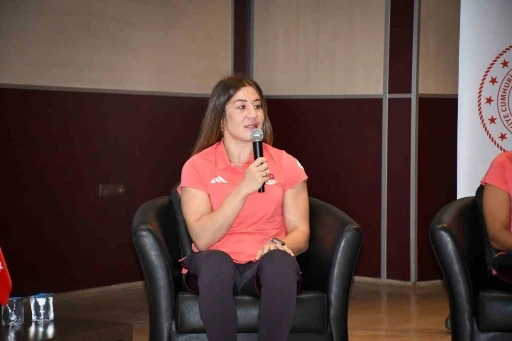 &ldquo;Zirvedeki Sporcu Buluşmaları&rdquo; Gen&ccedil;lere İlham Verdi
