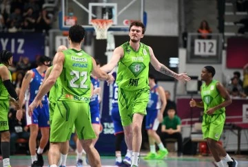 Zorlu ma&ccedil;ta TOFAŞ, Anadolu Efes'e iki sayıyla mağlup oldu 