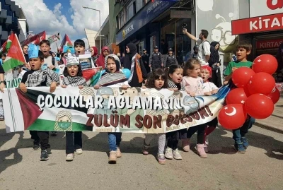 Zulm&uuml;n karşısında &ccedil;ocukların vicdanı y&uuml;r&uuml;d&uuml;