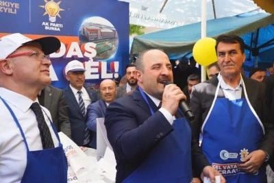 Bakan Varank, pazarcı &ouml;nl&uuml;ğ&uuml; ile vatandaşa seslendi: Gel vatandaş icraata gel