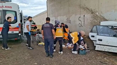Bursa'da k&ouml;pr&uuml;l&uuml; kavşakta feci kaza 3 &ouml;l&uuml;, 2 ağır yaralı