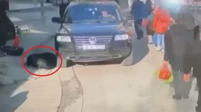 Bursa'da yaşlı kadının ara&ccedil; altında kalma anları